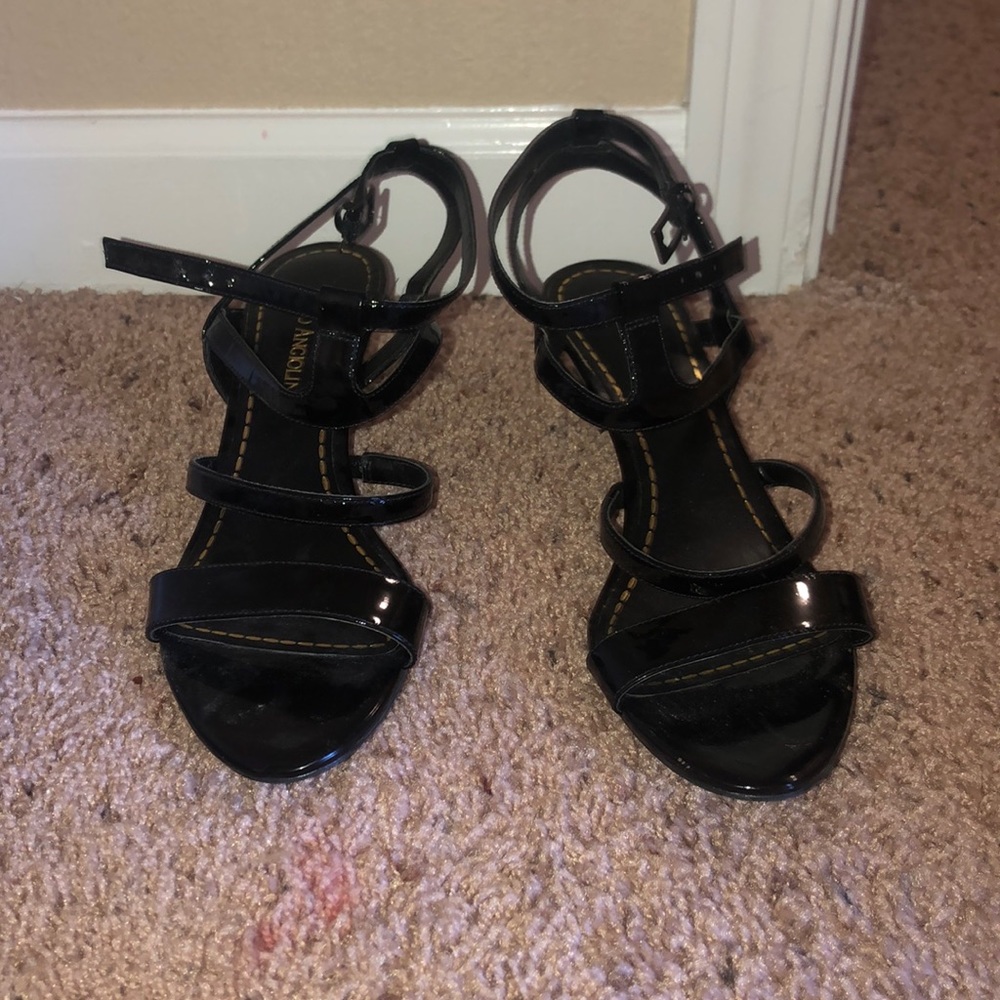 1 inch black heels